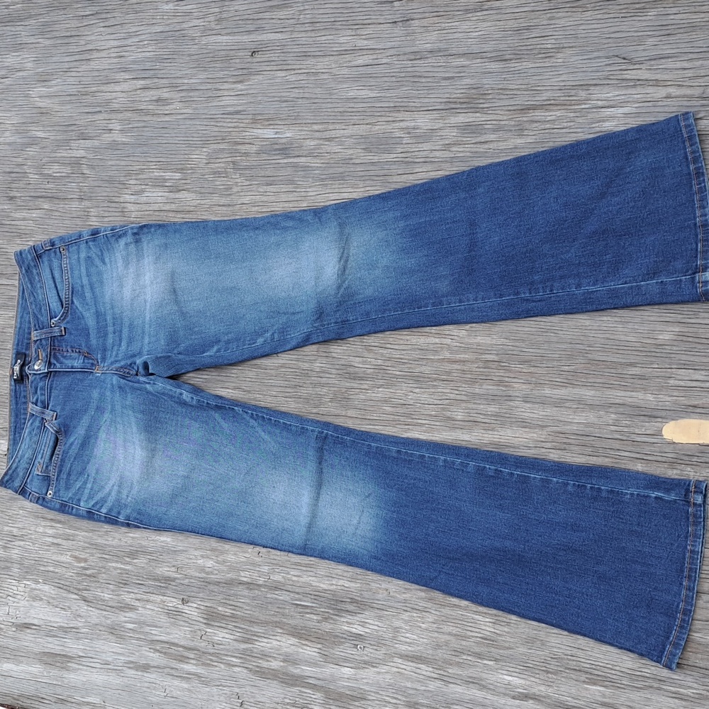 Bebe jeans straight legs size 26 regular
